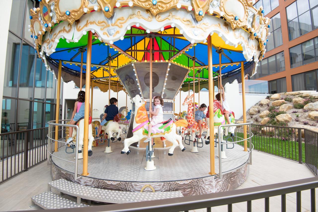 Vila Gale Sintra Eksteriør billede Carousel at the Children's Museum of Oak Ridge