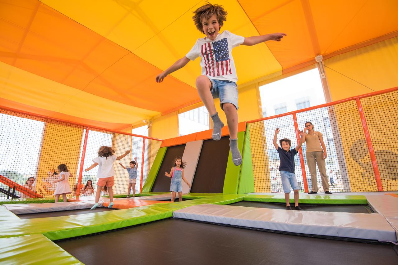Vila Gale Sintra Eksteriør billede Children playing at an indoor playground