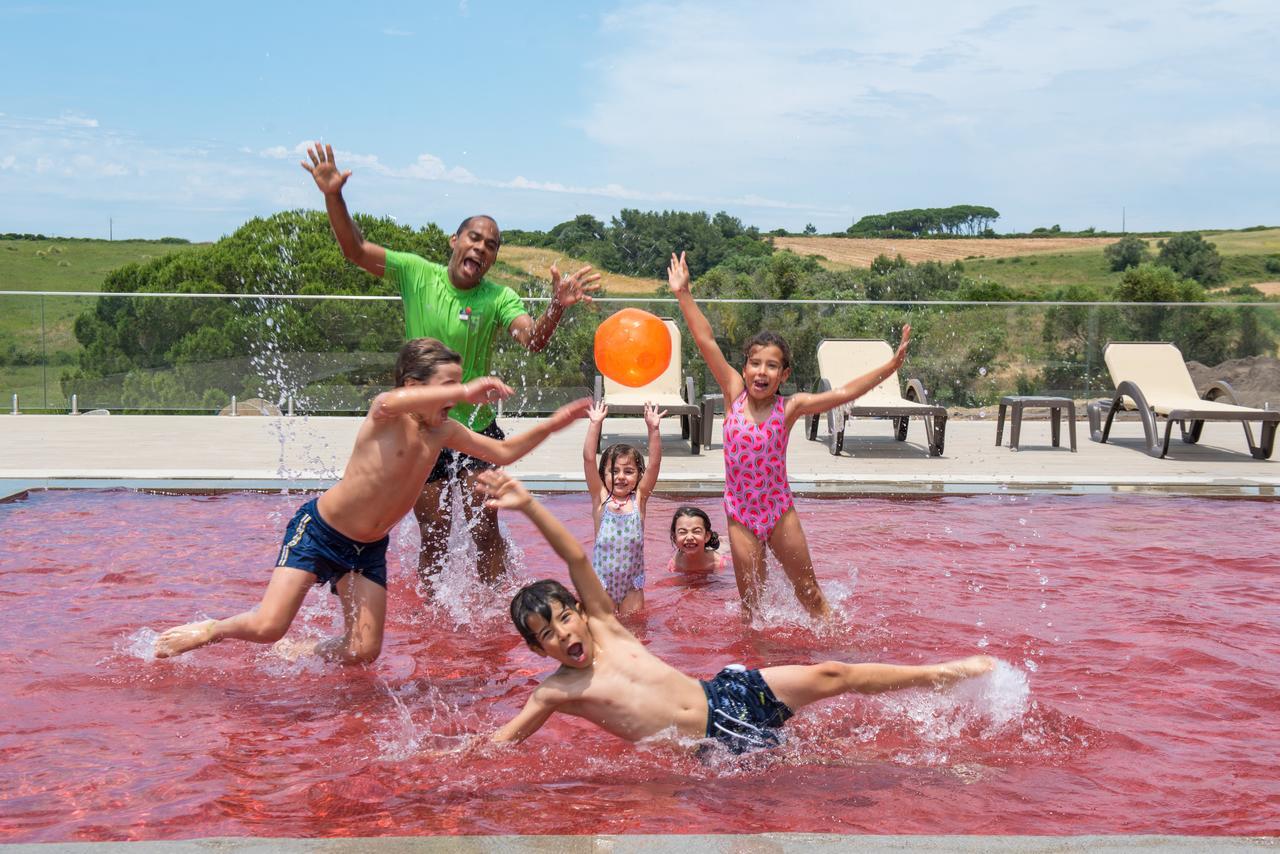 Vila Gale Sintra Eksteriør billede Family in a swimming pool